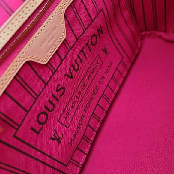 Louis Vuitton Neverfull PM - Picture 13 of 16